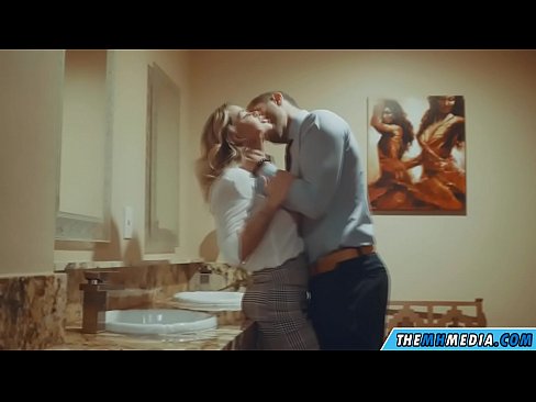 ❤️ ໃນເວລາທີ່ຜິວເນື້ອສີຂາວ busty seduces ທ່ານຢູ່ໃນຫ້ອງນ້ໍາສາທາລະນະ ມີເພດສຳພັນ ຢູ່ພວກເຮົາ ❤